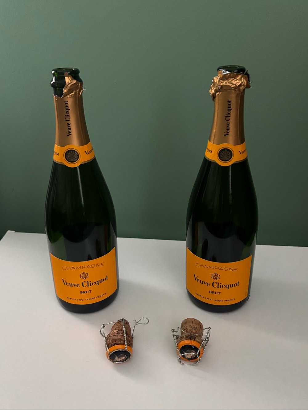🌹(2)VEUVE CLICQUOT BRUT CHAMPAGNE 750ML - Empty Bottles and corks